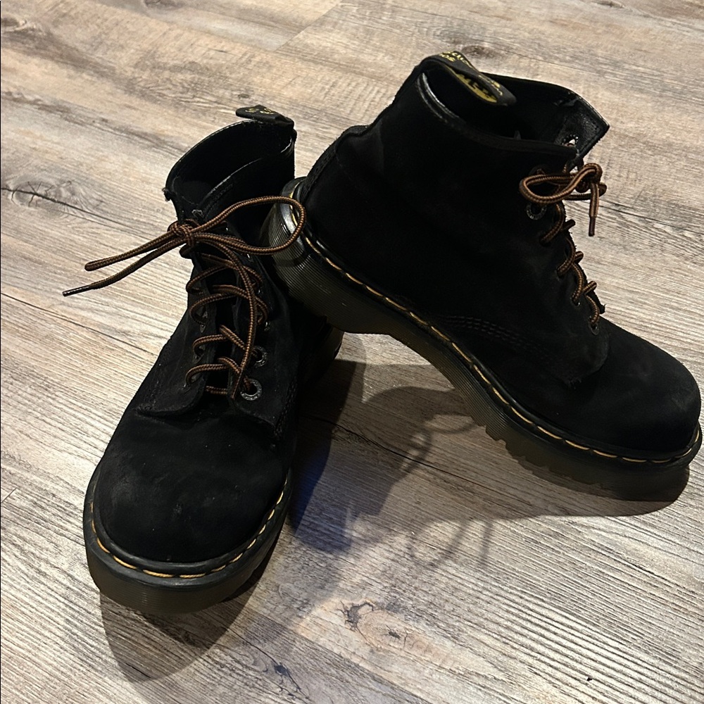 Vintage MADE IN ENGLAND~ Dr. Martens 6 hole black SUEDE ANKLE Men 7 women 9 boot